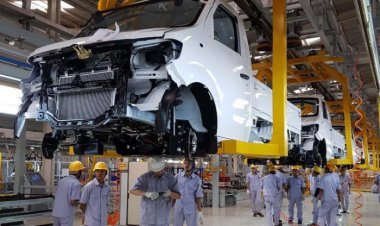 Industri Otomotif Indonesia Menguat di November 2025: Ledakan Mobil Listrik, Revisi Target Penjualan, hingga Ekspansi Produksi