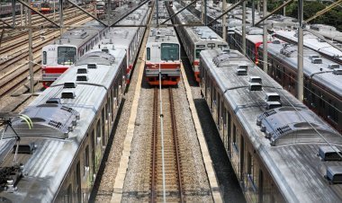 KAI Commuter Kenalkan Gerbong KRL Baru Berteknologi Pintar