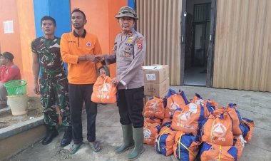 Wakapolres Aceh Singkil Pimpin Pendistribusian Bantuan dari Kecamatan Gunung Meriah ke Posko BPBD Singkil untuk Korban Banjir