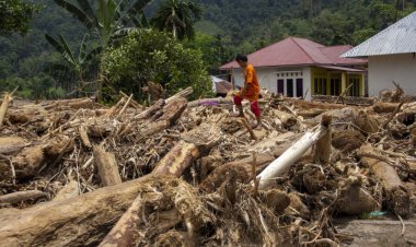 Banjir Sumatra Disebut “Bencana Buatan Manusia”, Publik Kecam Deforestasi Masif