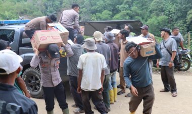 Kapolres Aceh Tengah Salurkan Bantuan Kemanusiaan untuk Warga Terisolir di Kecamatan Celala