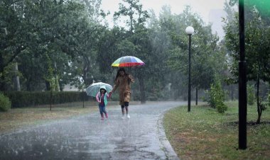 Kemenpar Rilis Panduan Keselamatan Wisata Alam Hadapi Cuaca Ekstrem