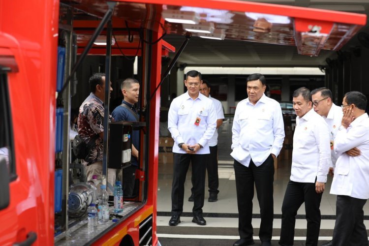 Menko Polkam Kirim Tambahan 4 Ton Bantuan dan Mobil Water Treatment ke Aceh, Pastikan Akses Air Bersih Pulih