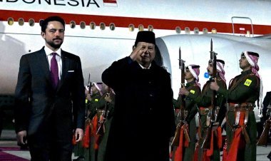 Presiden Prabowo Tiba di Amman, Disambut Putra Mahkota dan Dikawal F-16 AU Yordania