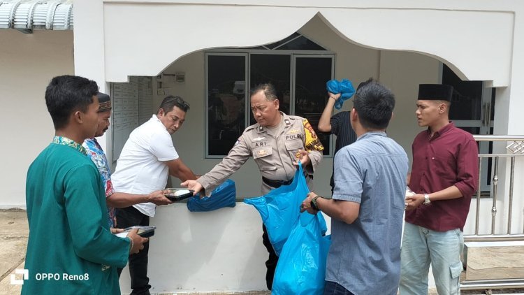 Tembus Perjalanan Dua Jam, Jurnalis dan Polresta Barelang Berbagi di Rempang Galang
