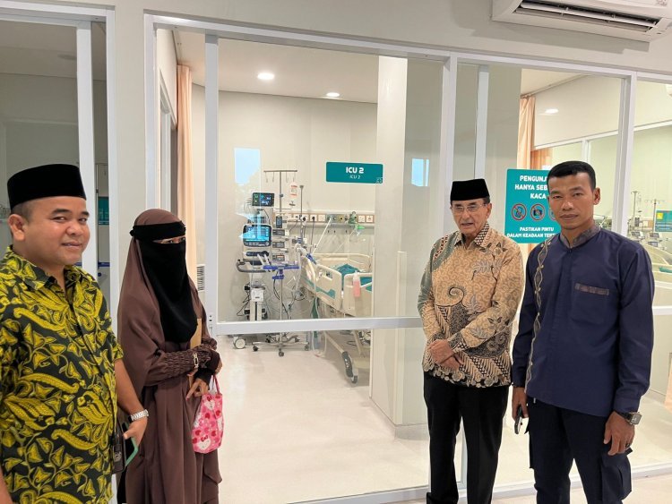 Ismeth Abdullah Jenguk Korban Kecelakaan Tunggal di RS Awal Bros Botania, Berikan Dukungan dan Bantuan