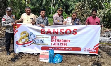 Polri Hadir di Tengah Musibah, Kapolsek Idi Tunong Salurkan Bantuan untuk Korban Kebakaran