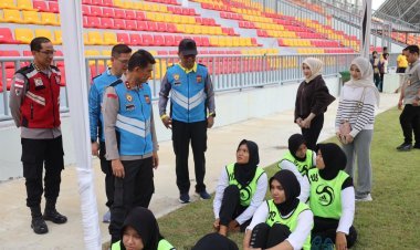 Kapolda Aceh meninjau pengecekan pelaksanaan Uji kesamaptaan jasmani Calon Tamtama Polri TA 2026.