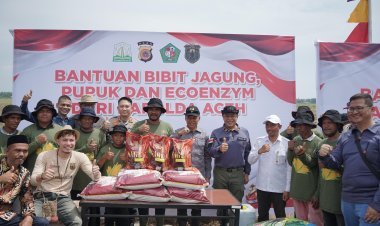 Perkuat Ketahanan Pangan Nasional Wakapolda Aceh Bersama Petani  Muda Milenial Tanam jagung di Pidie