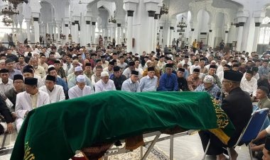 Ribuan Warga Salat Jenazah Abu Doto di Masjid Raya Baiturrahman