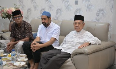 Gubernur Aceh Muzakir Manaf Takziah ke Rumah Duka Mantan Gubernur Aceh dr. Zaini Abdullah
