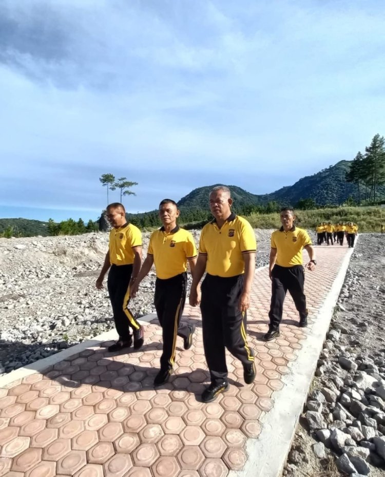 Usai Apel Pagi, Personel Polres Bener Meriah Jaga Kebugaran dengan Olahraga Bersama di Track Joging Meutuah