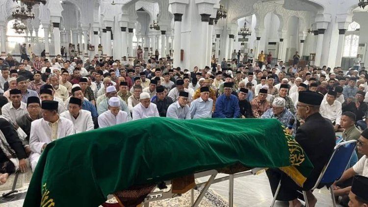 Ribuan Warga Salat Jenazah Abu Doto di Masjid Raya Baiturrahman
