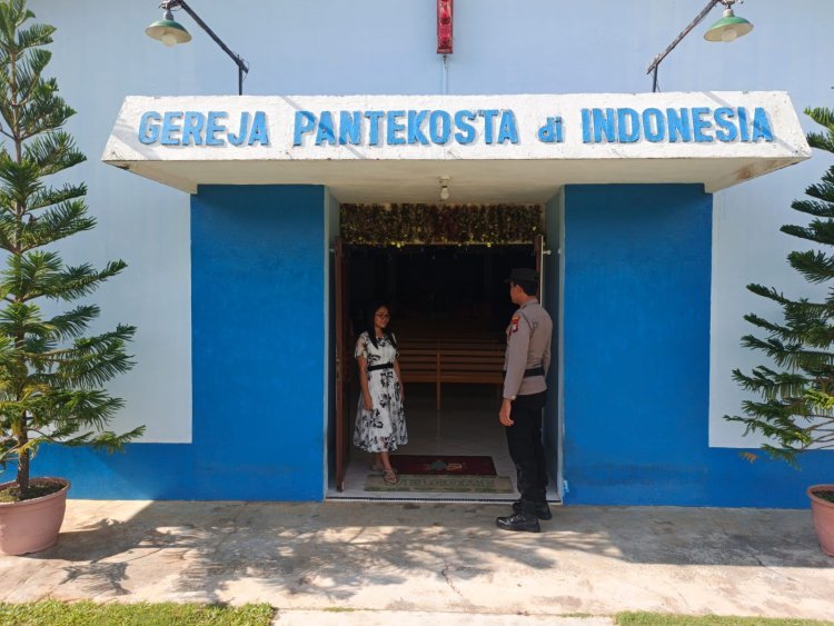 Patroli Gereja Polsek Dabo Singkep, Wujudkan Rasa Aman dan Khidmat Umat Kristiani Beribadah