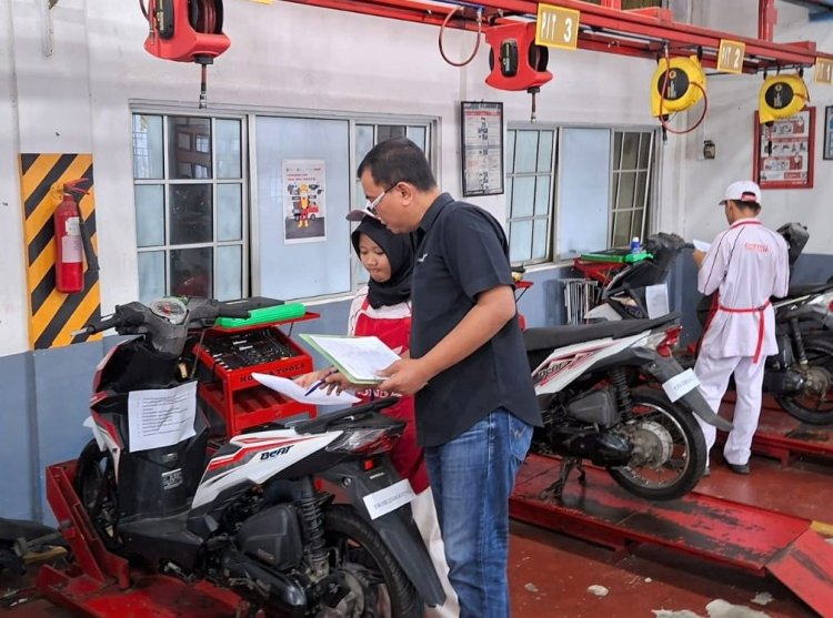 Menuju Dunia Kerja, 74 Siswa TSM SMKN 3 Batam Jalani UKK Industri Honda