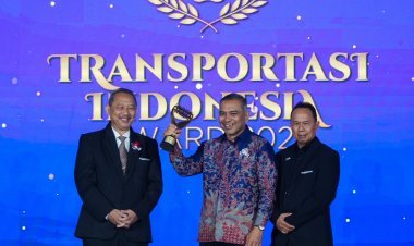 Jadi Role Model Nasional Transportasi Publik Gratis, Mualem Raih Transportasi Indonesia Award 2026