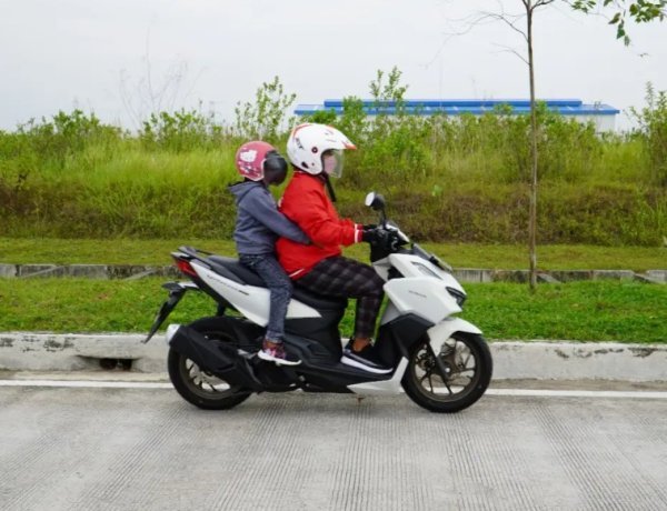 Capella Honda Kepri Edukasi Orang Tua Lewat Kampanye #Cari_Aman, Ingatkan Bahaya Membonceng Anak di Bagian Depan Sepeda Motor