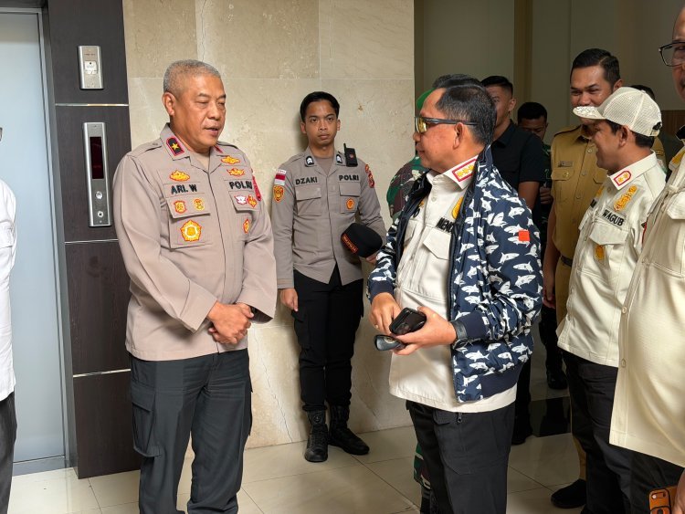 Wakapolda Aceh Sambut Kedatangan Mendagri Tito Karnavian di Bandara Sultan Iskandar Muda