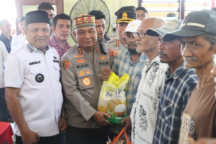 Kapolda Aceh Serahkan 1.000 Paket Sembako untuk Korban Bencana di Bireuen