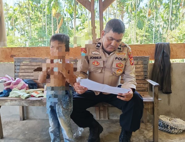 Mendengar Kisah Pilu Lima Anak yang Ditinggalkan Orang Tuanya, Polisi Pidie Jaya Ulurkan Bantuan