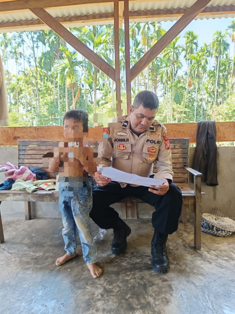 Mendengar Kisah Pilu Lima Anak yang Ditinggalkan Orang Tuanya, Polisi Pidie Jaya Ulurkan Bantuan